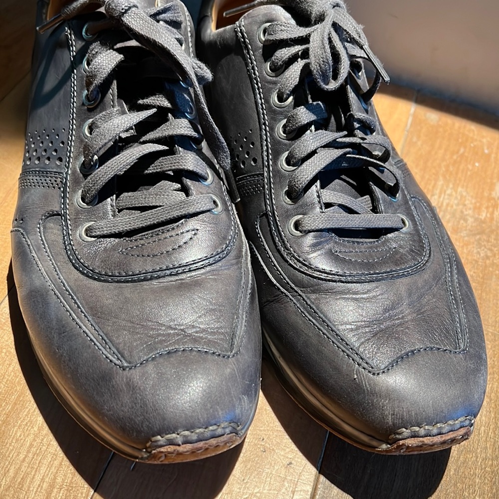 Magnani low top sneaker size 10
